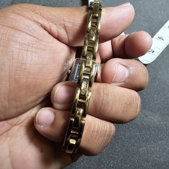 Guess Ladies Quartz Cocktail Watch Gold Tone Crystal Accents White Dial Working - Picture 8 of 8